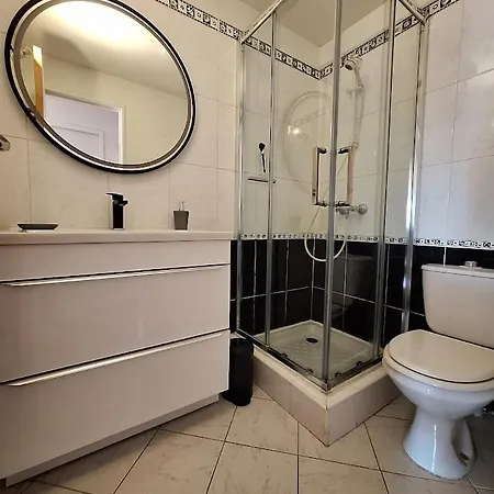 Rocade De Appt T4 Avec Grande Terrasse Et Garage 아파트